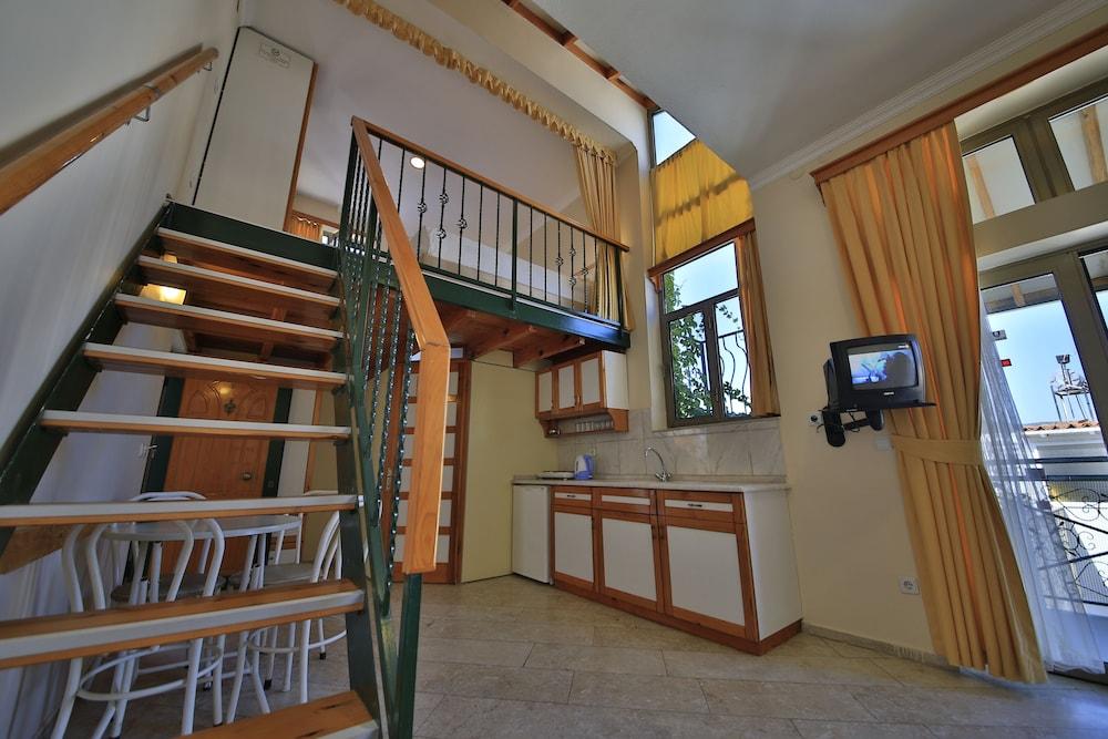 House Aparthotel 3*