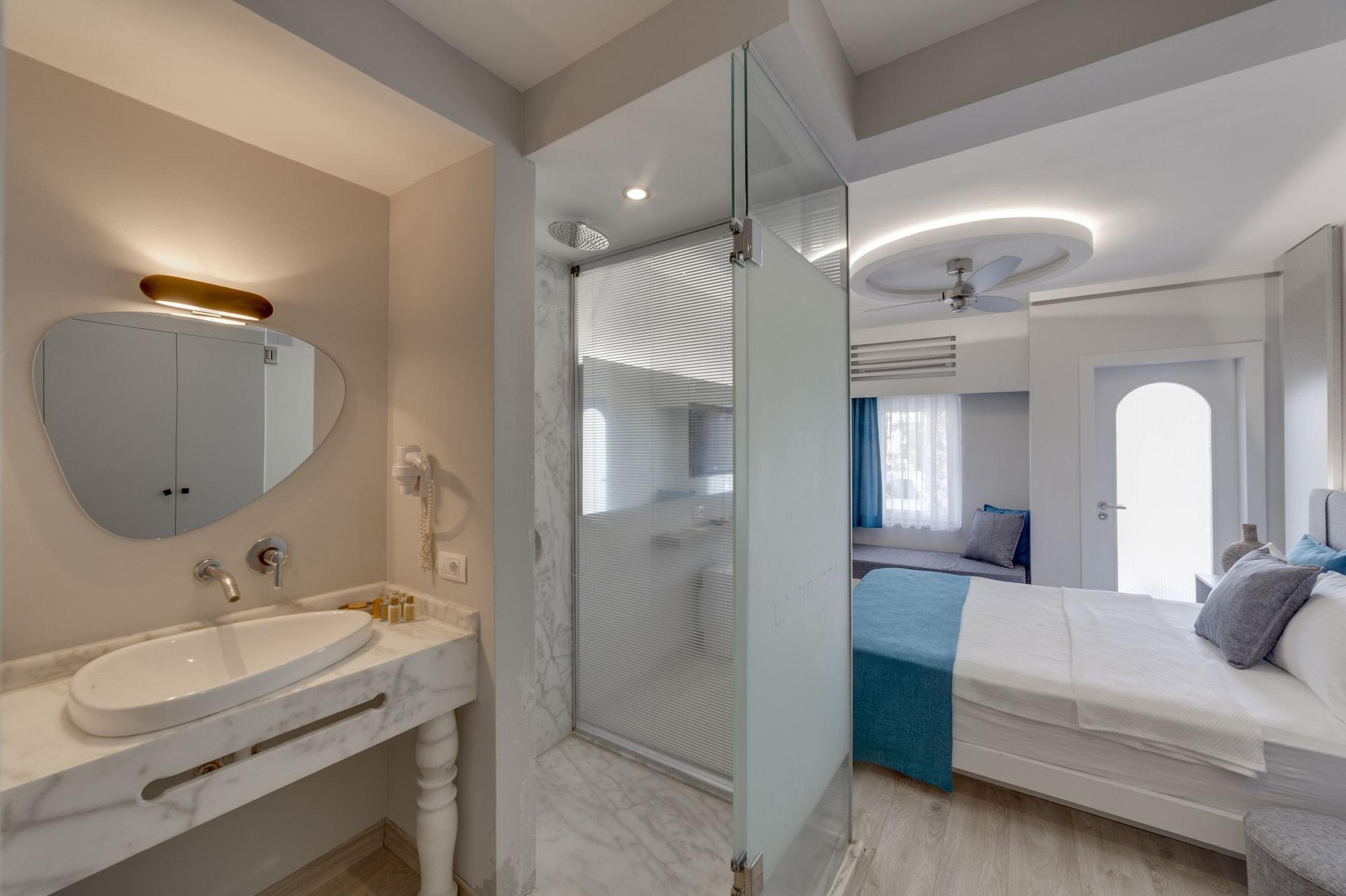 Hotel La Brezza & 3*