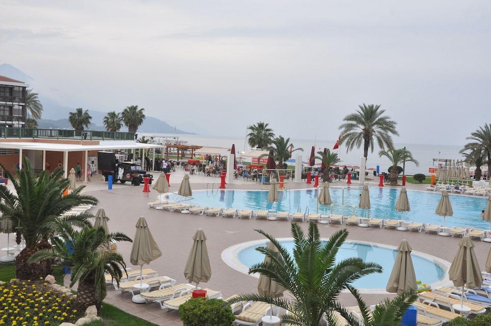 Aqi Hydros Club Hotel
