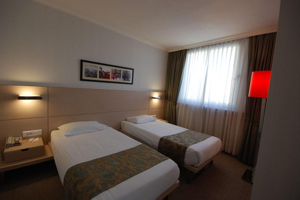 Hotel Eresin Taxim & Premier 4*