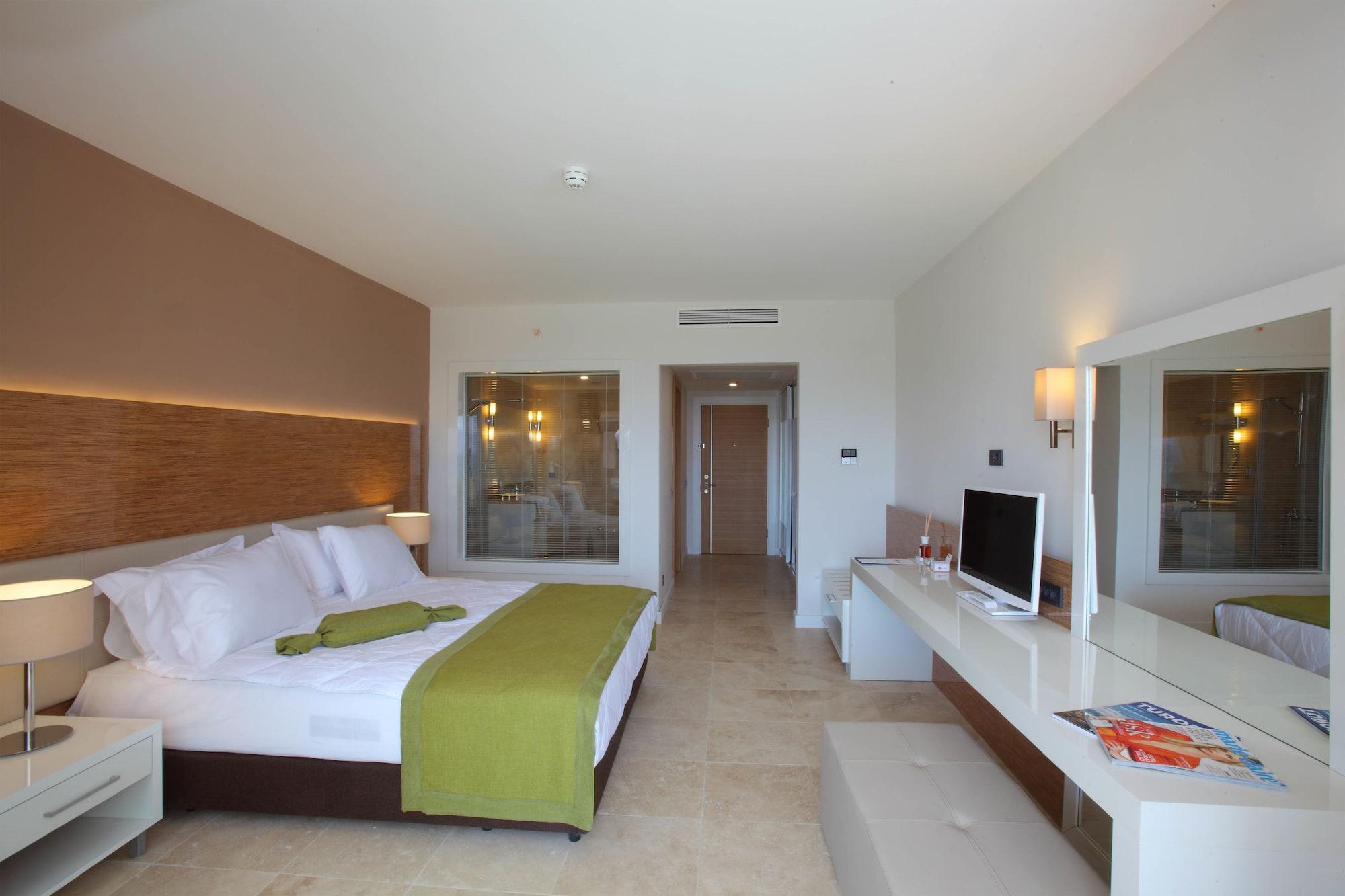 Bellazure Resort