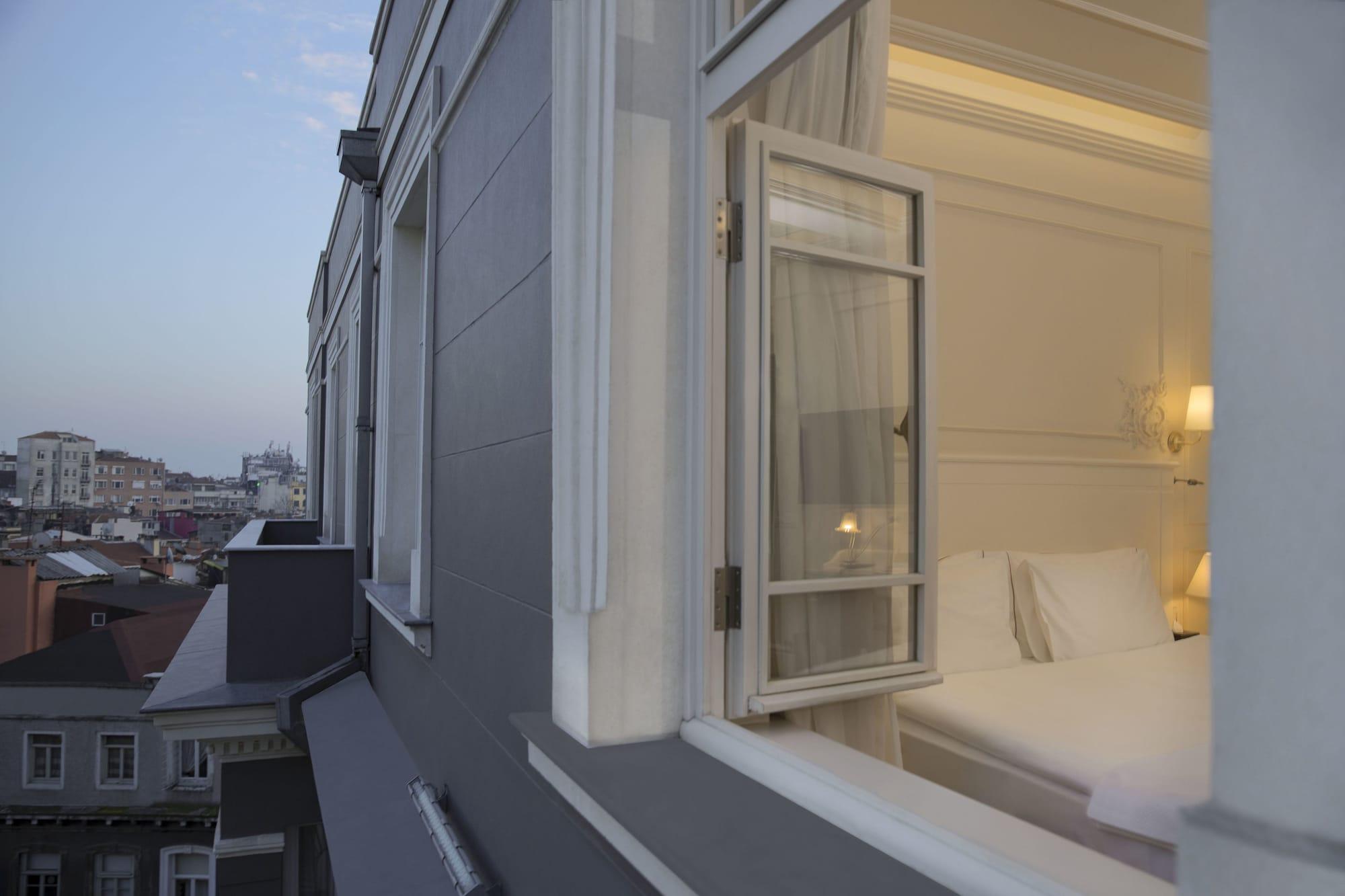 Corinne Art & Boutique Hotel 4*