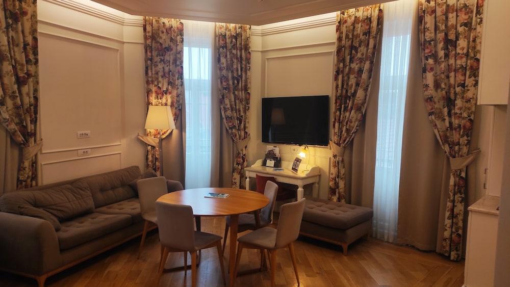 Hotel Corinne Art & Boutique 4*