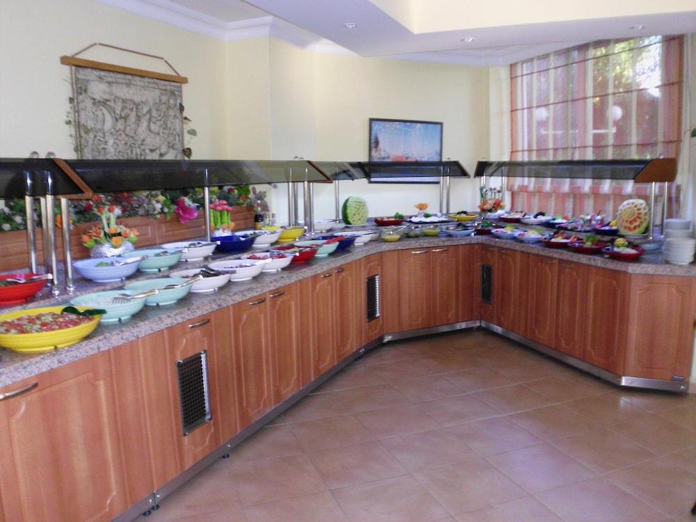 Hotel Kervan Side