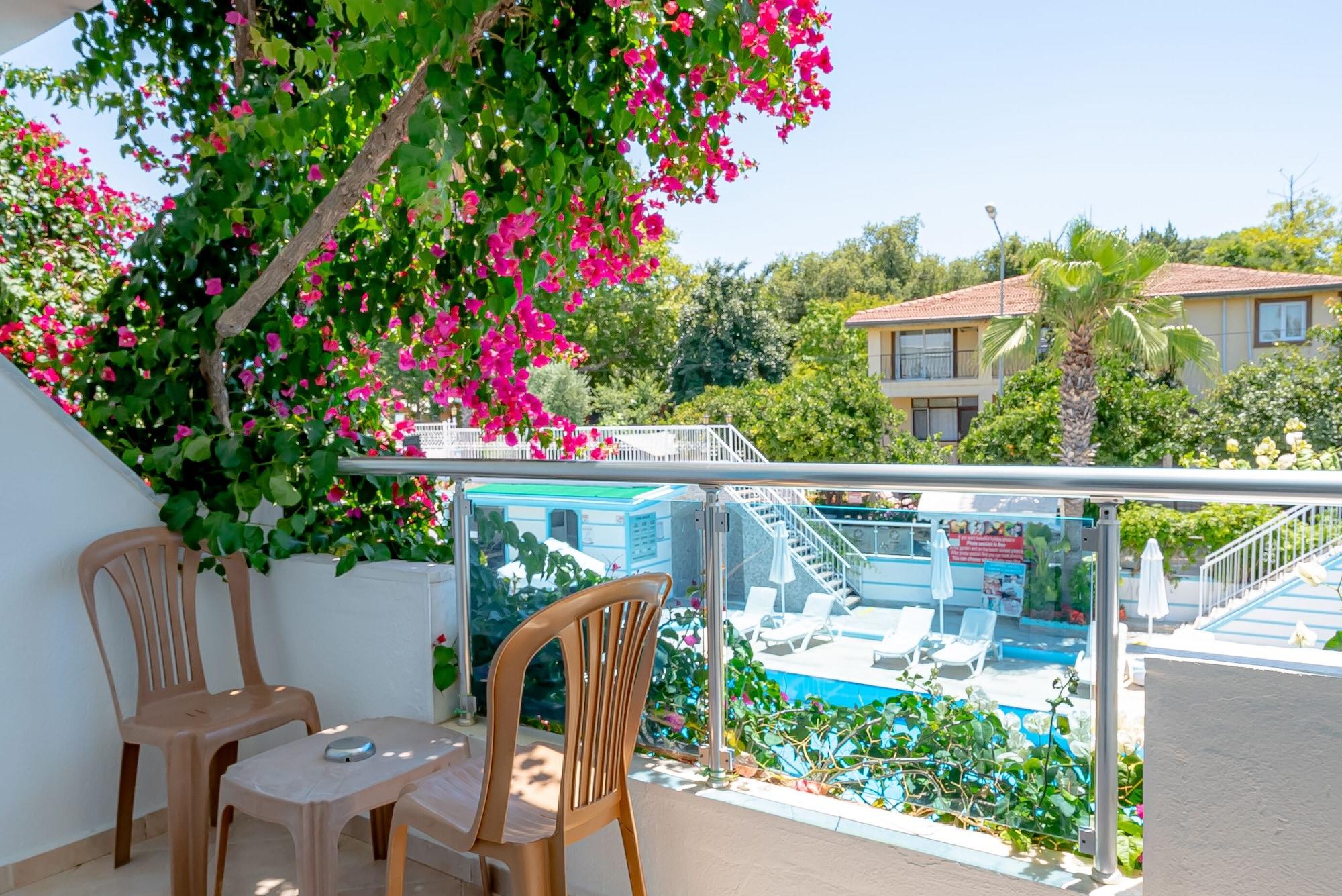 Hotel Sunberk Side