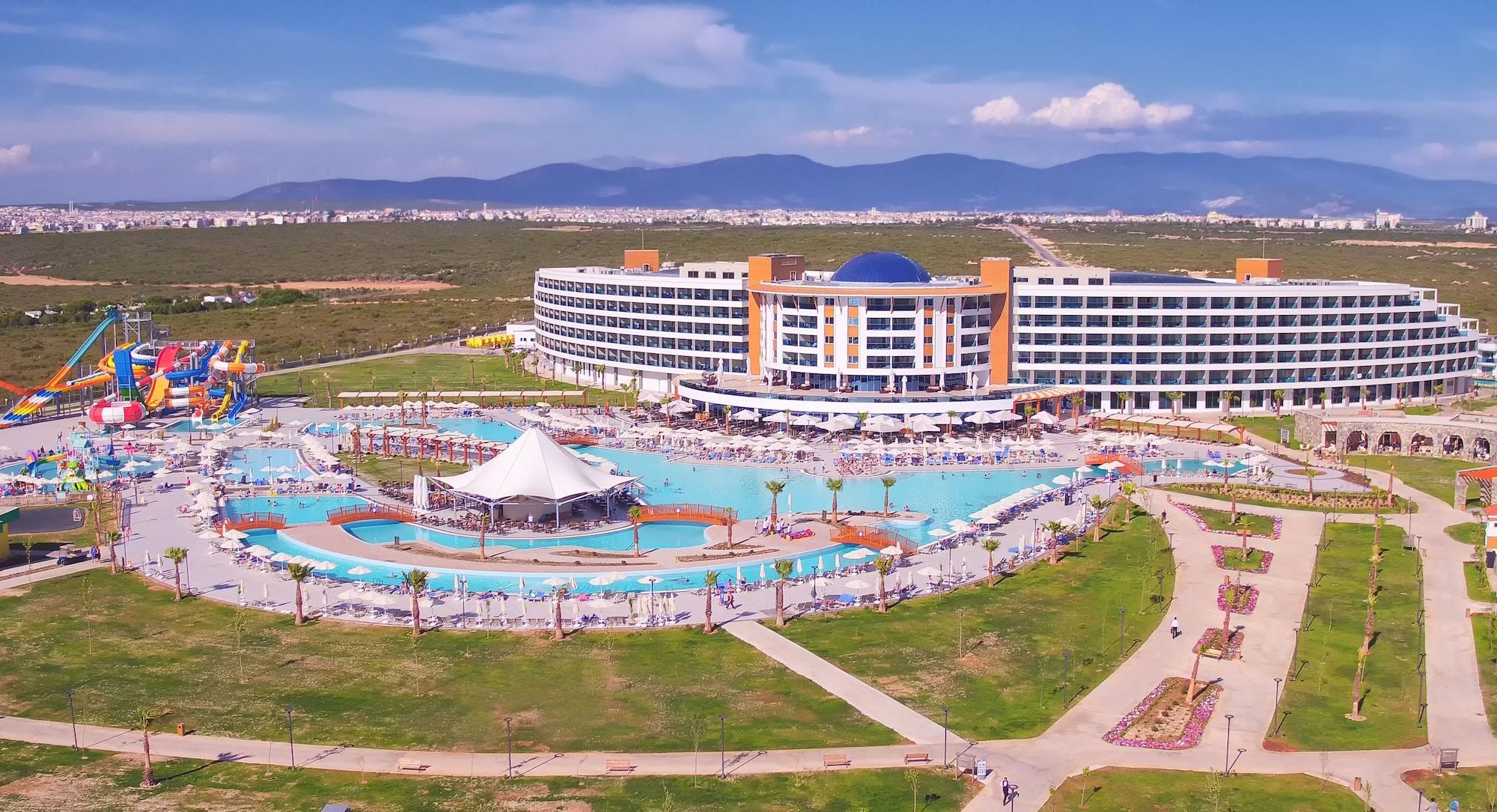 Aquasis Deluxe & Spa 5*
