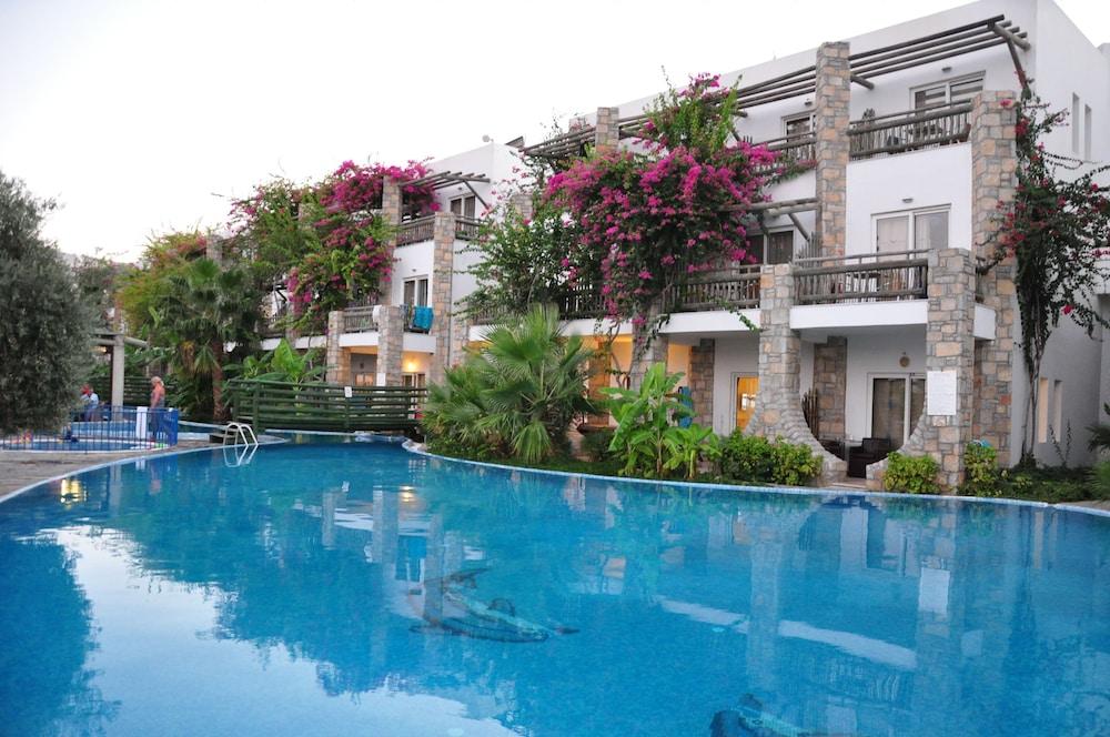 Ayaz Aqua Hotel 5*