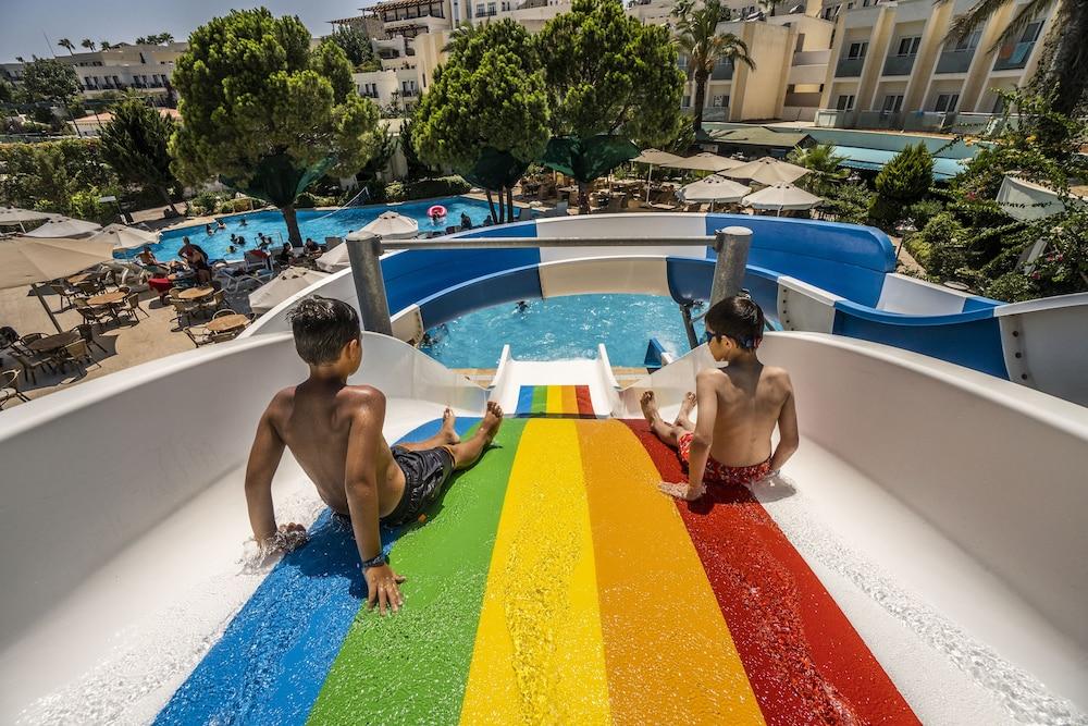 Ayaz Aqua Hotel 5*