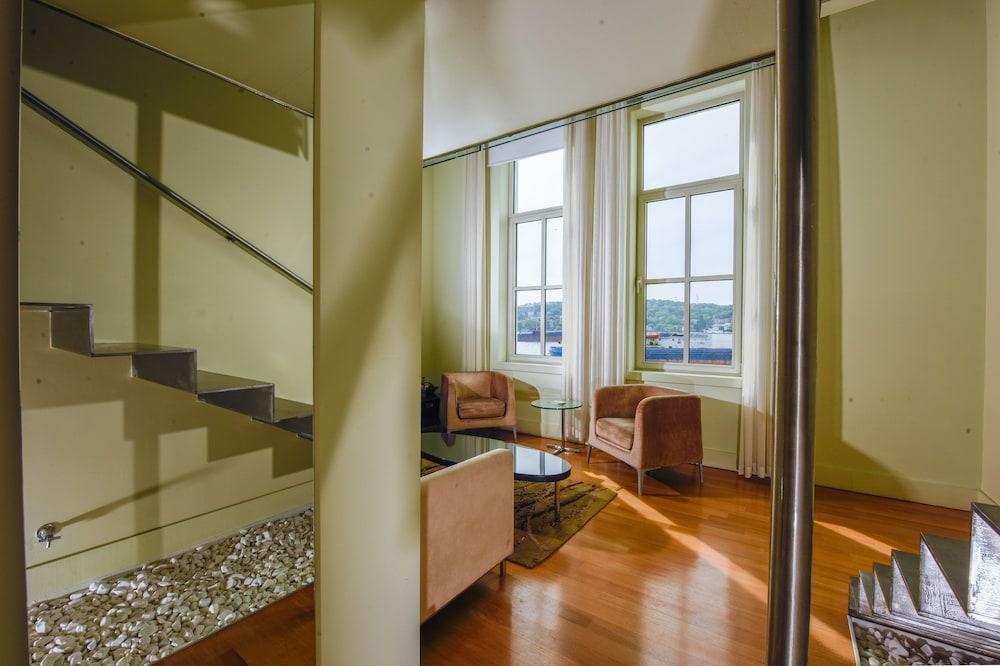 A'jia Hotel