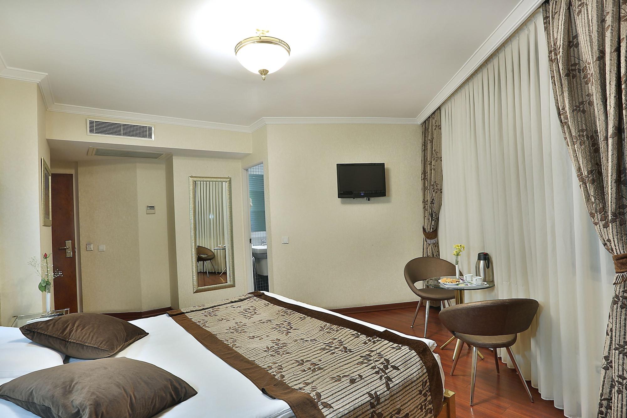 Hotel Grand Madrid 3*