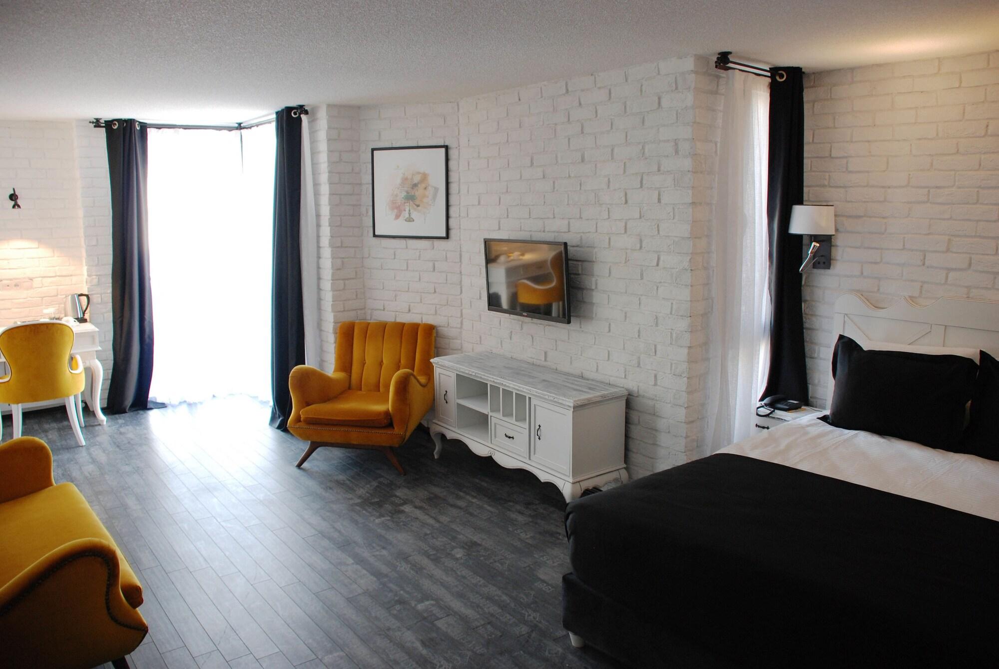 Check & Hotel
