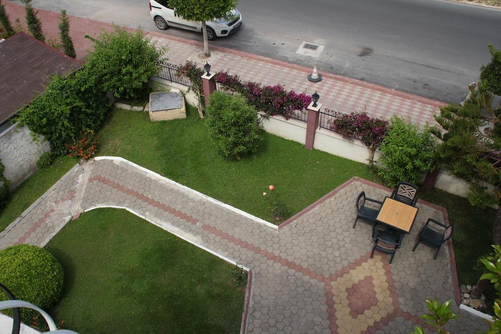 Minta Aparthotel 3*