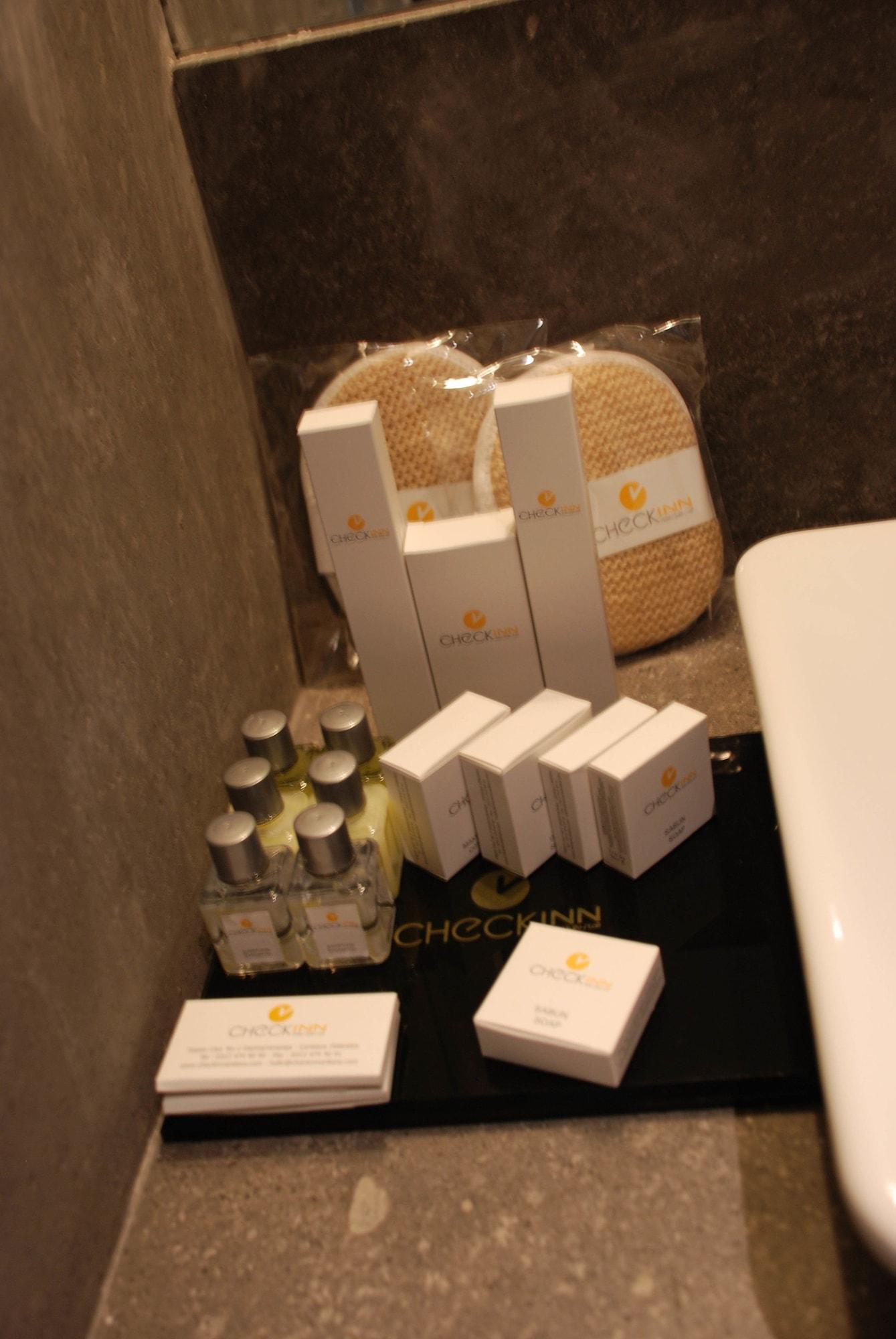 Check & Hotel