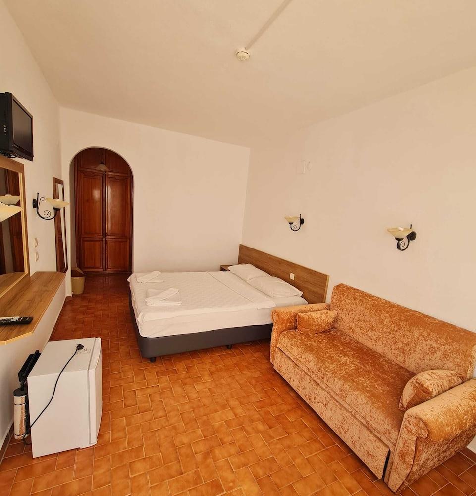 Hotel Nagi 3*