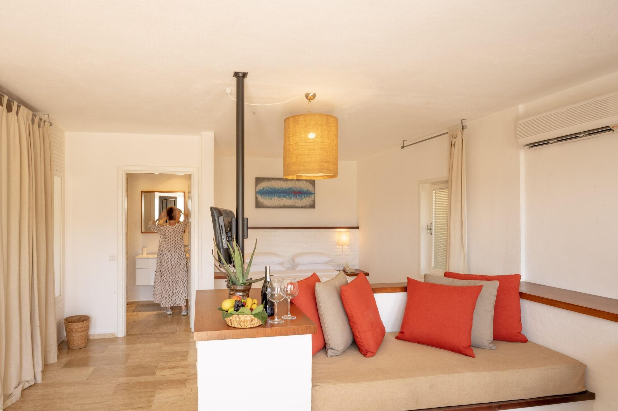 4reasons + Bistro | 12+ Hotel Yalikavak