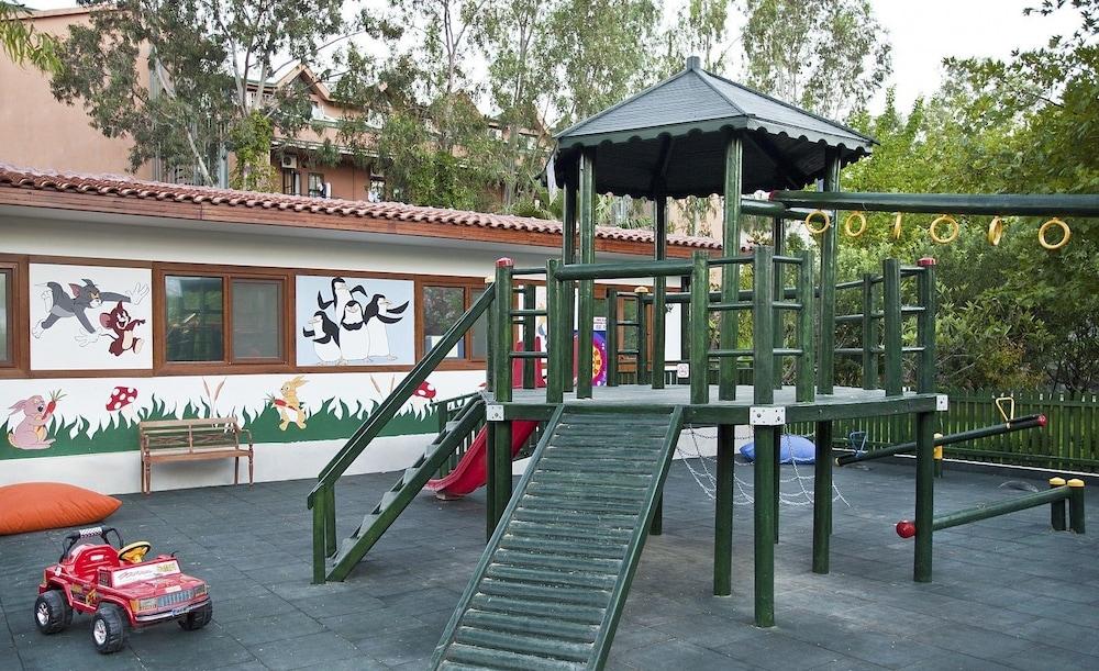 Akka Claros Resort