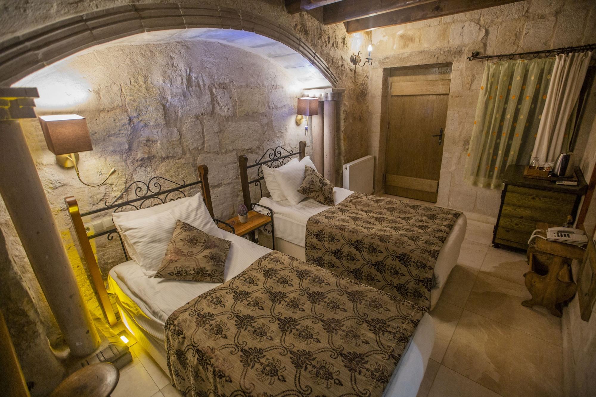 Divan Cave House 4*