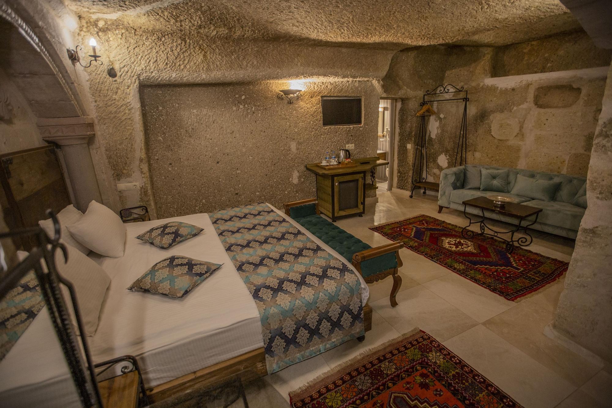 Divan Cave House 4*