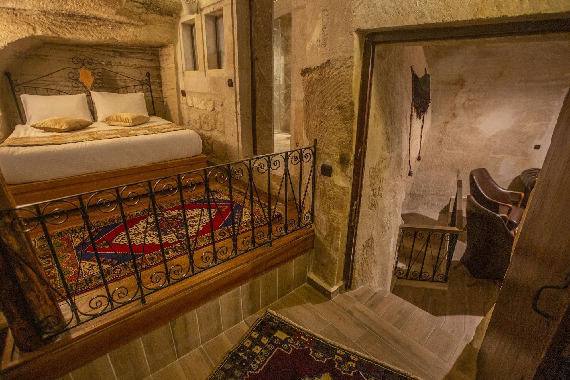 Divan Cave House
