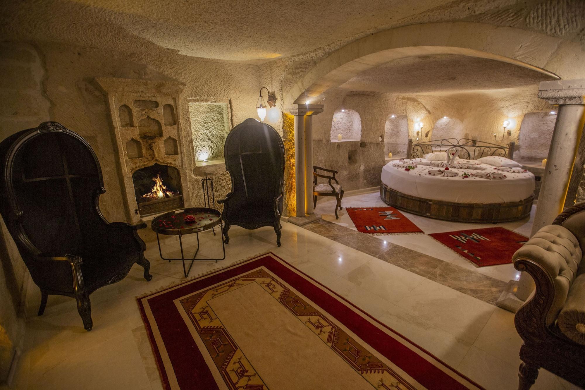 Divan Cave House 4*