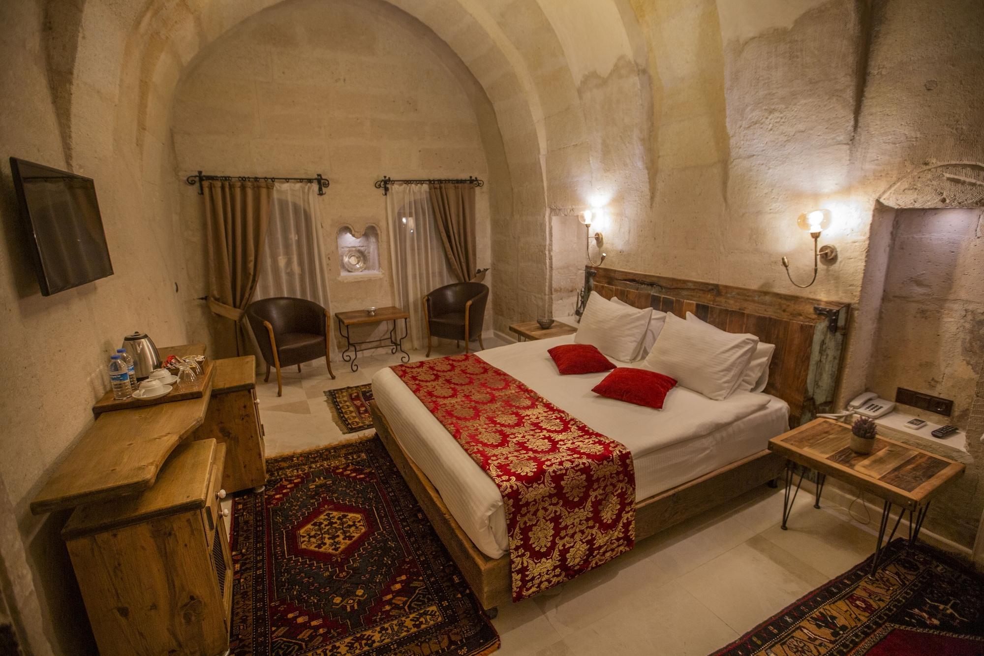 Divan Cave House 4*