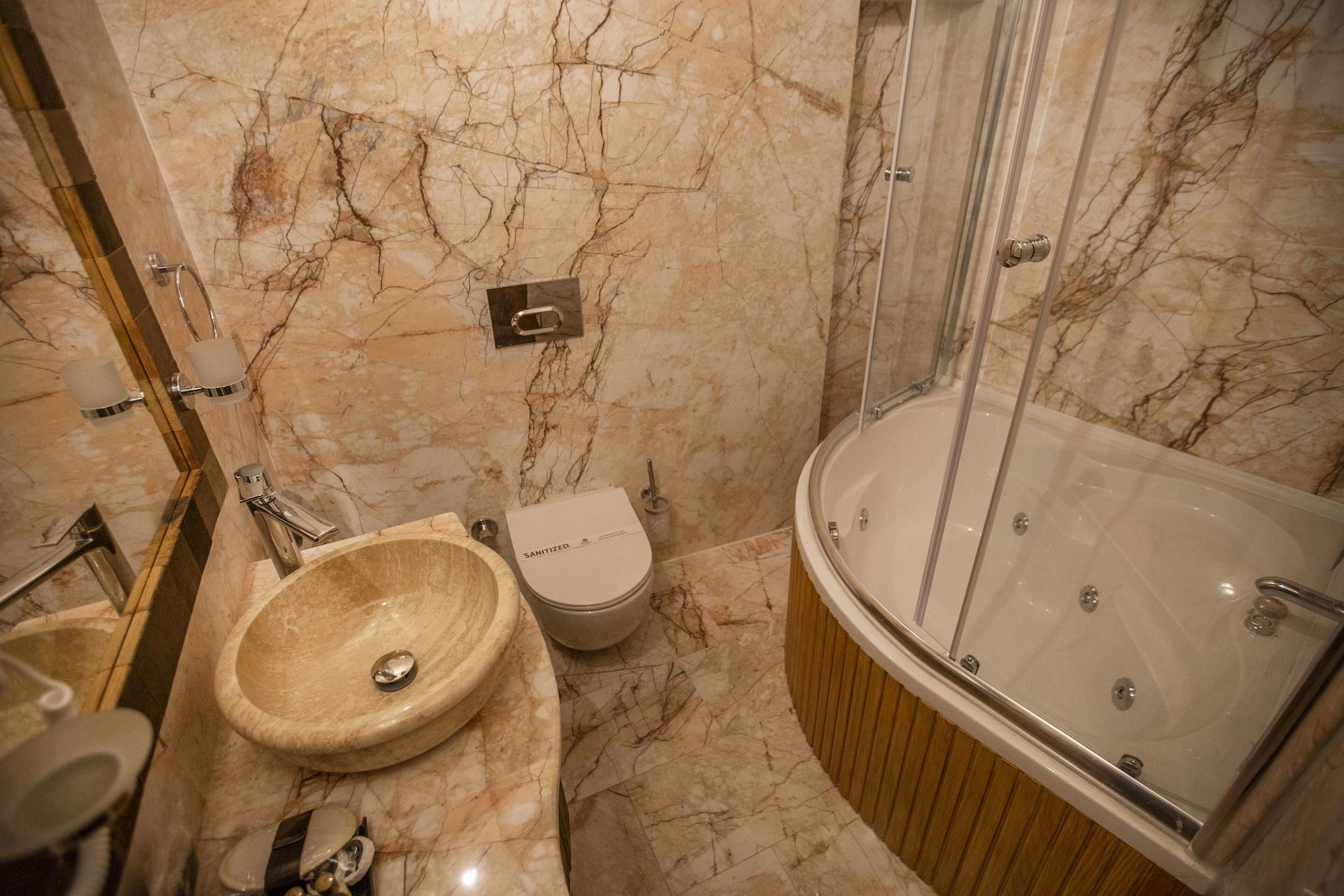 Divan Cave House 4*