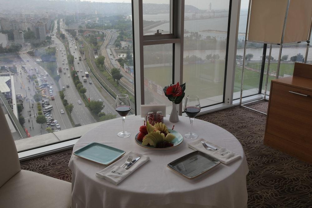 Hotel Anemon Grand