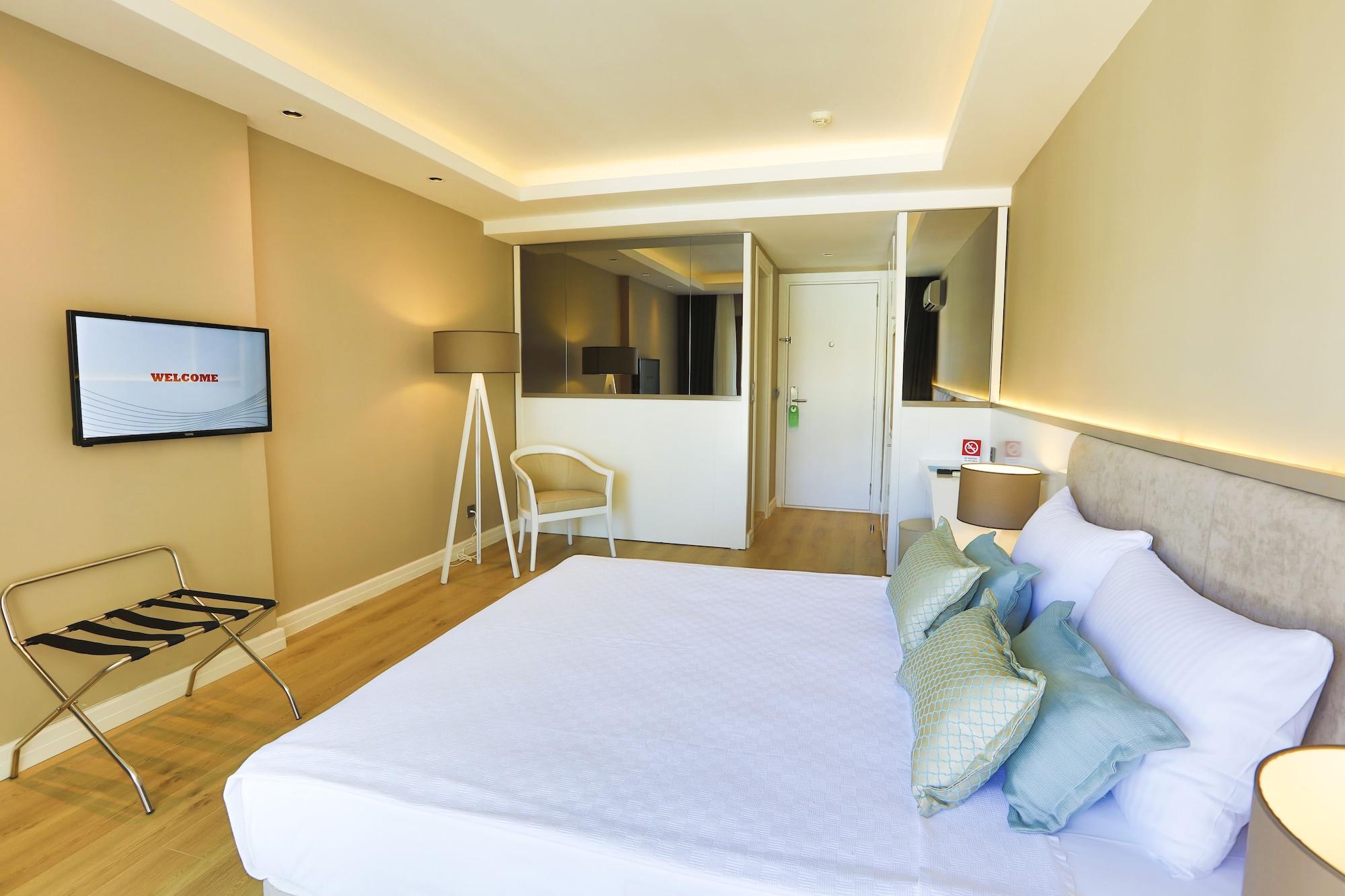 Istanbul Palace Hotel 4*