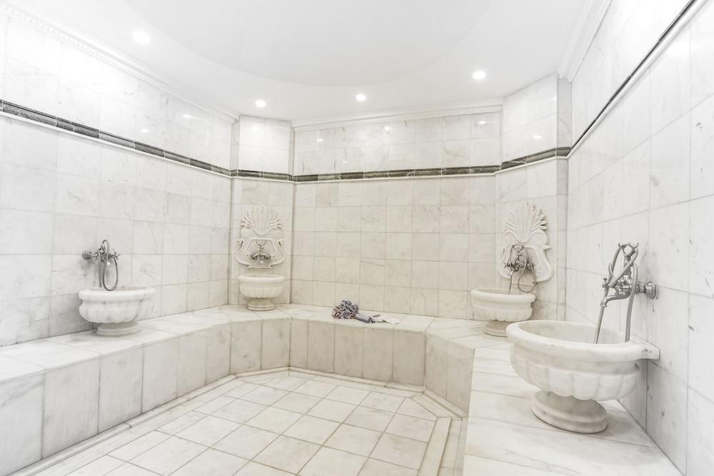 Istanbul Palace Hotel