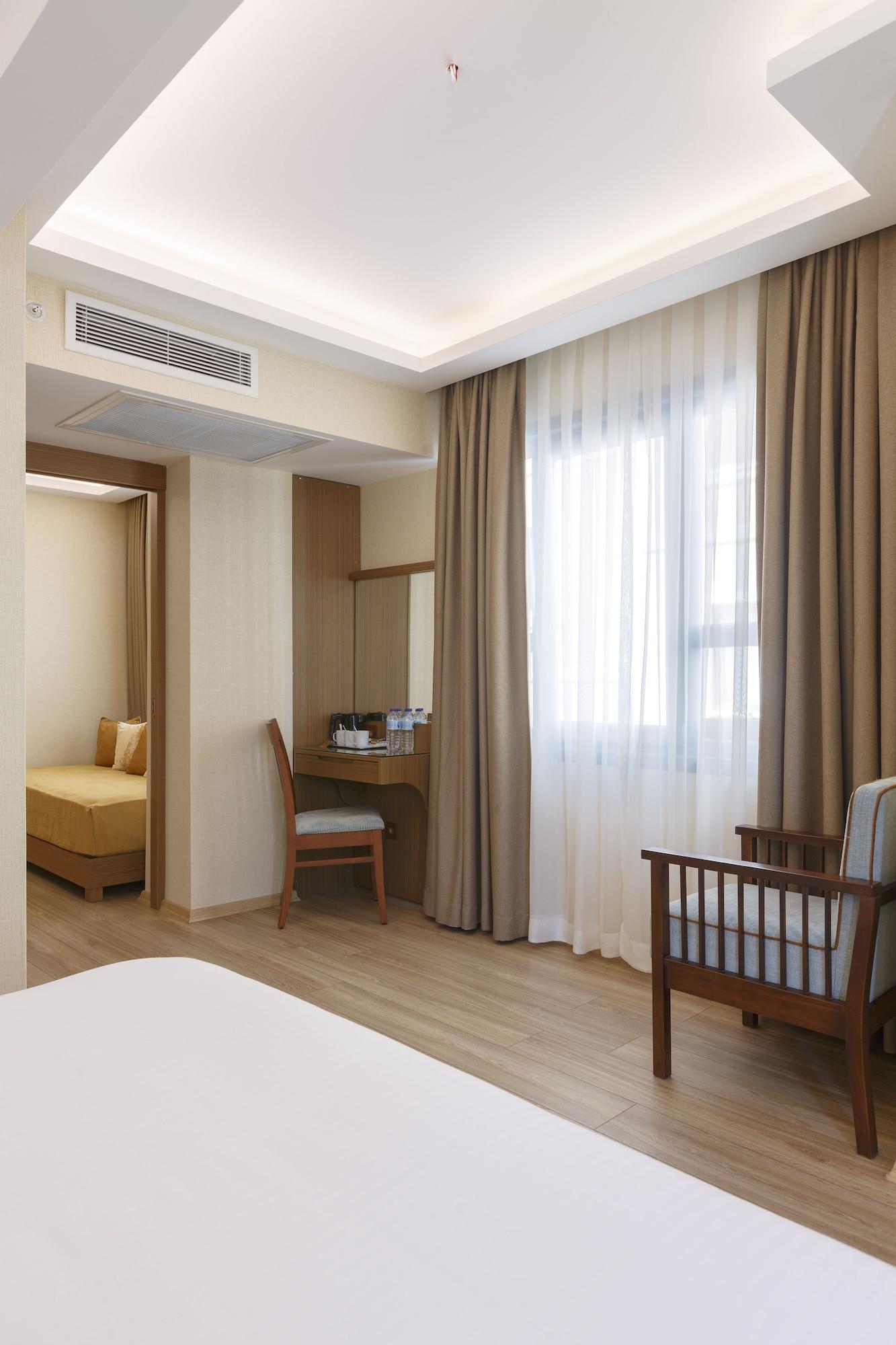 Lalahan Hotel 4*