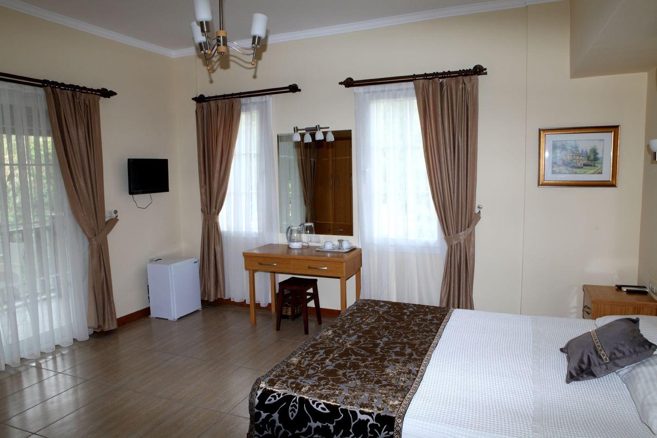 Dalos Hotel
