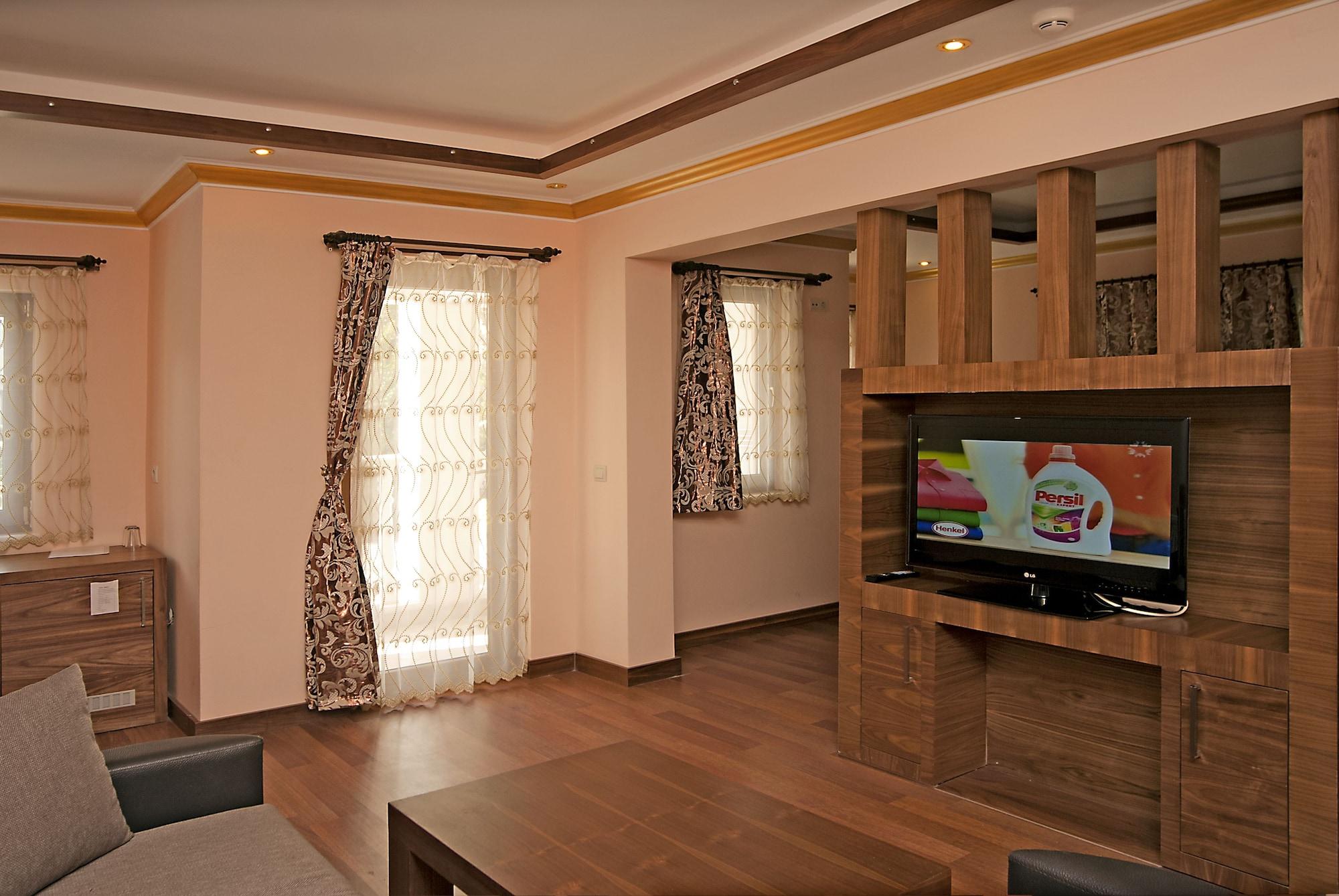 Dinara Hotel 2*