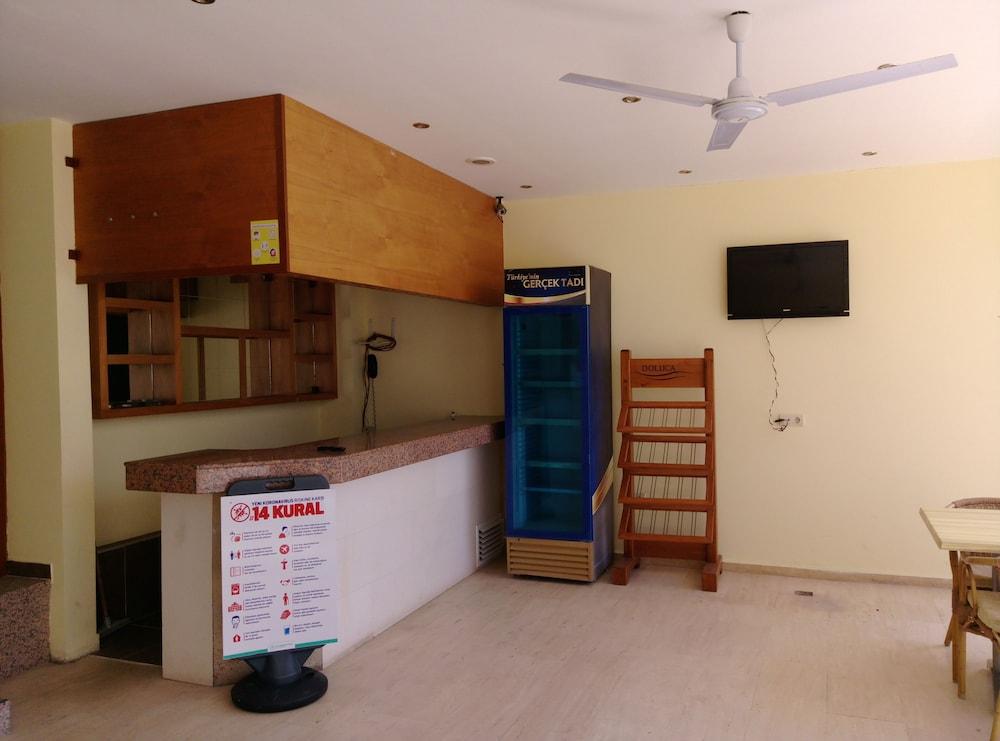 Dinara Hotel 2*