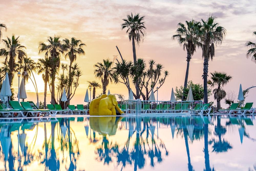 Labada Beach 5* Camyuva