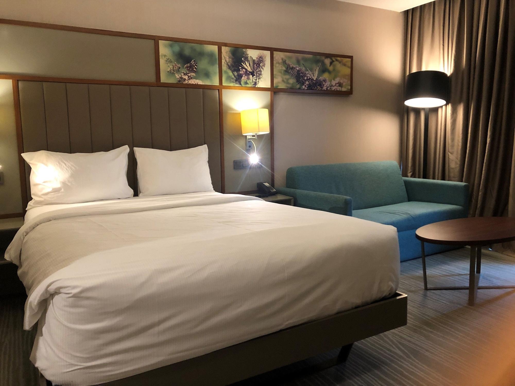 Hilton Garden Atatuerk Airport 4*