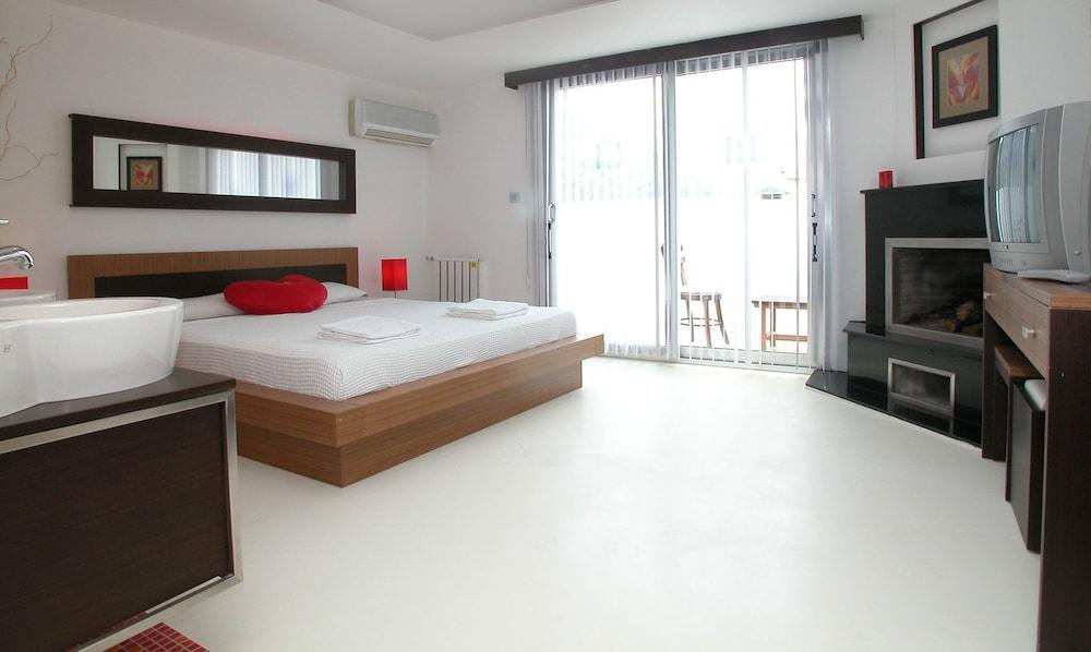 Devamli Hotel