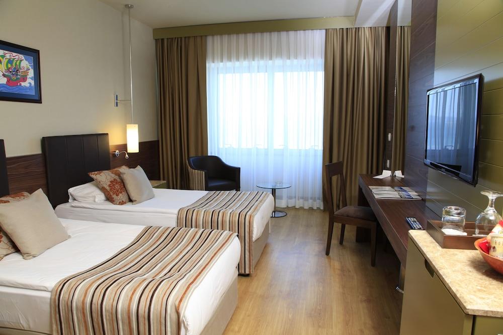 Kolin & Convention Center Hotel 5*