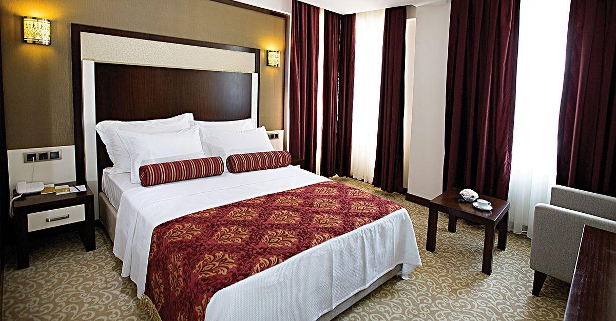 Lavin & Hotel