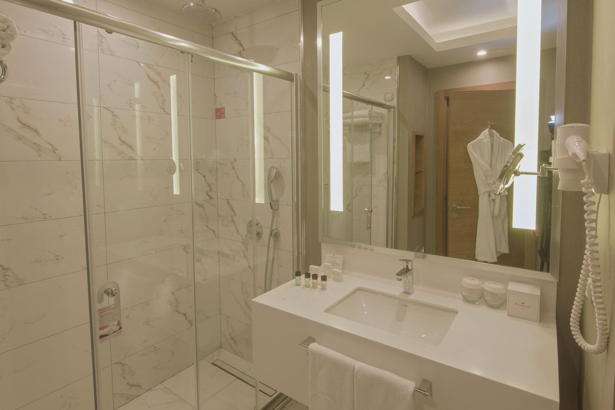 Hotel Ramada Plaza By Wyndham 5*