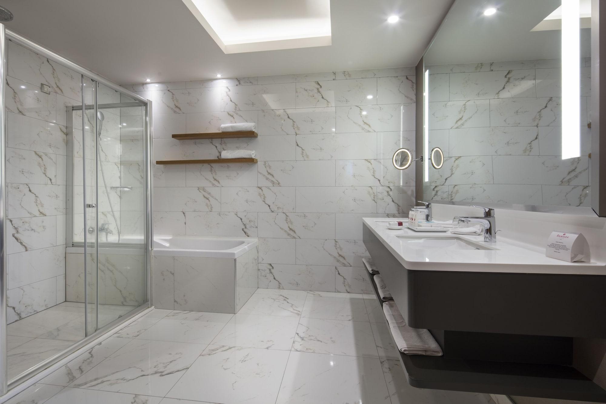 Ramada Plaza By Wyndham Hotel 5*