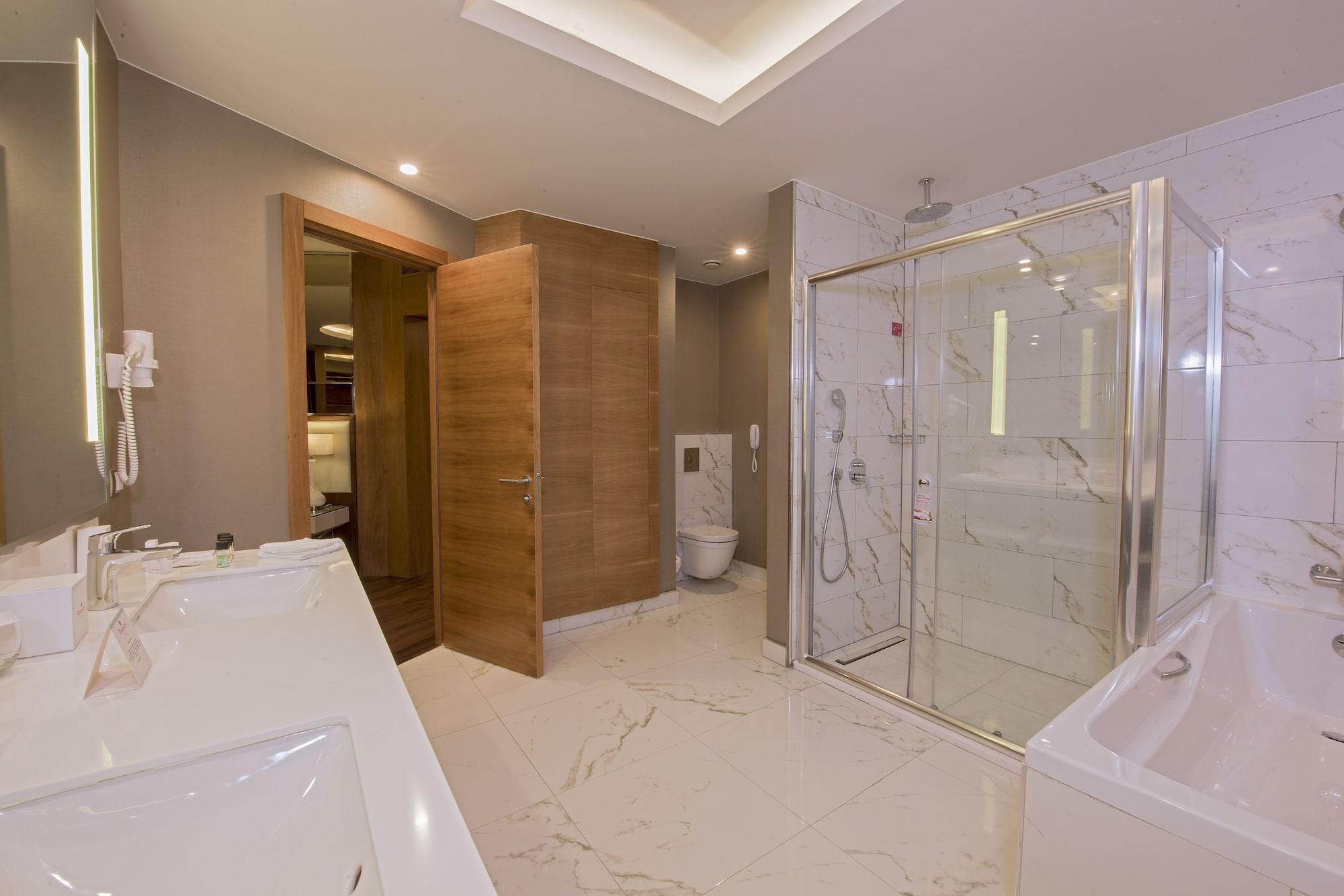 Ramada Plaza By Wyndham Hotel 5*