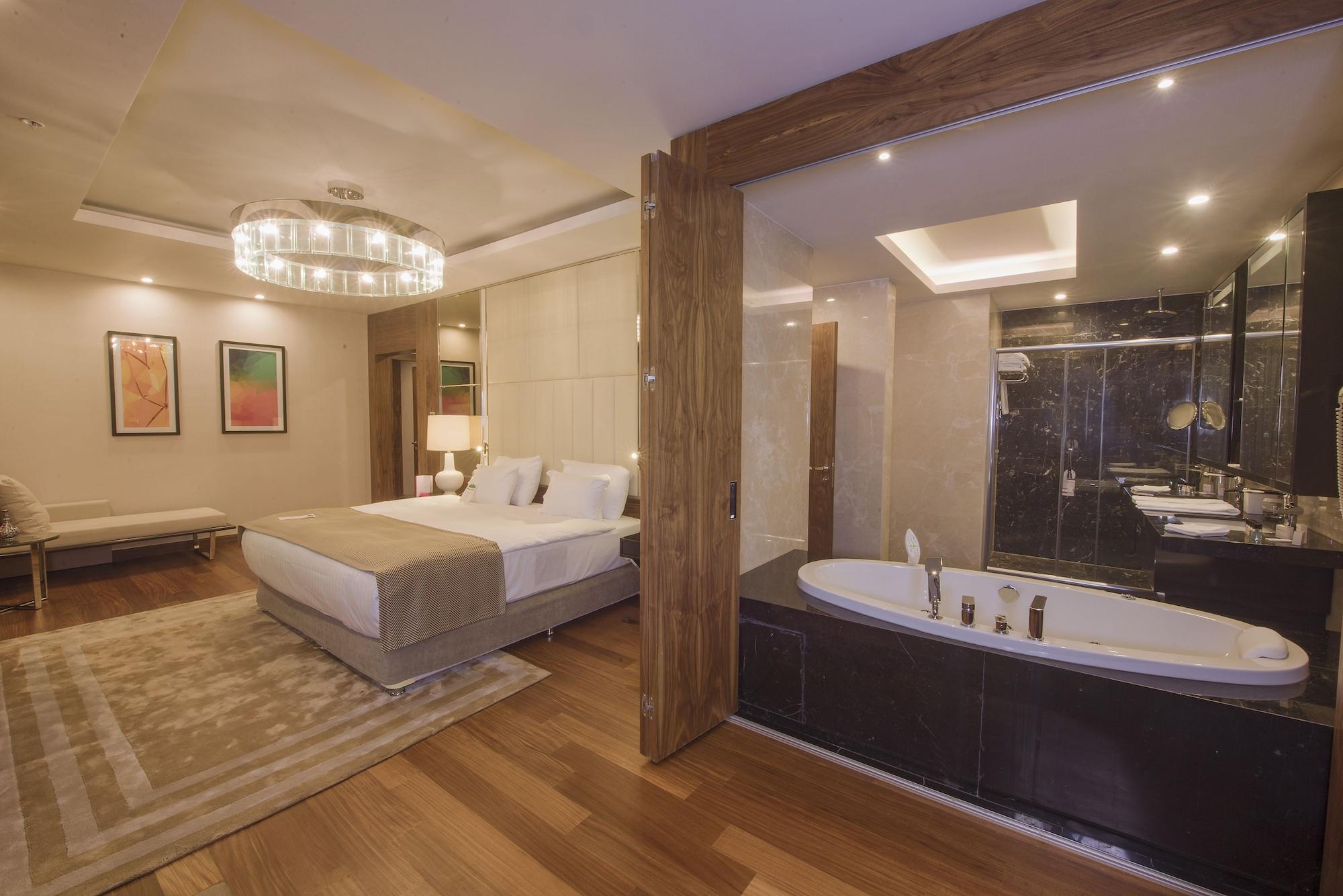 Ramada Plaza By Wyndham 5*