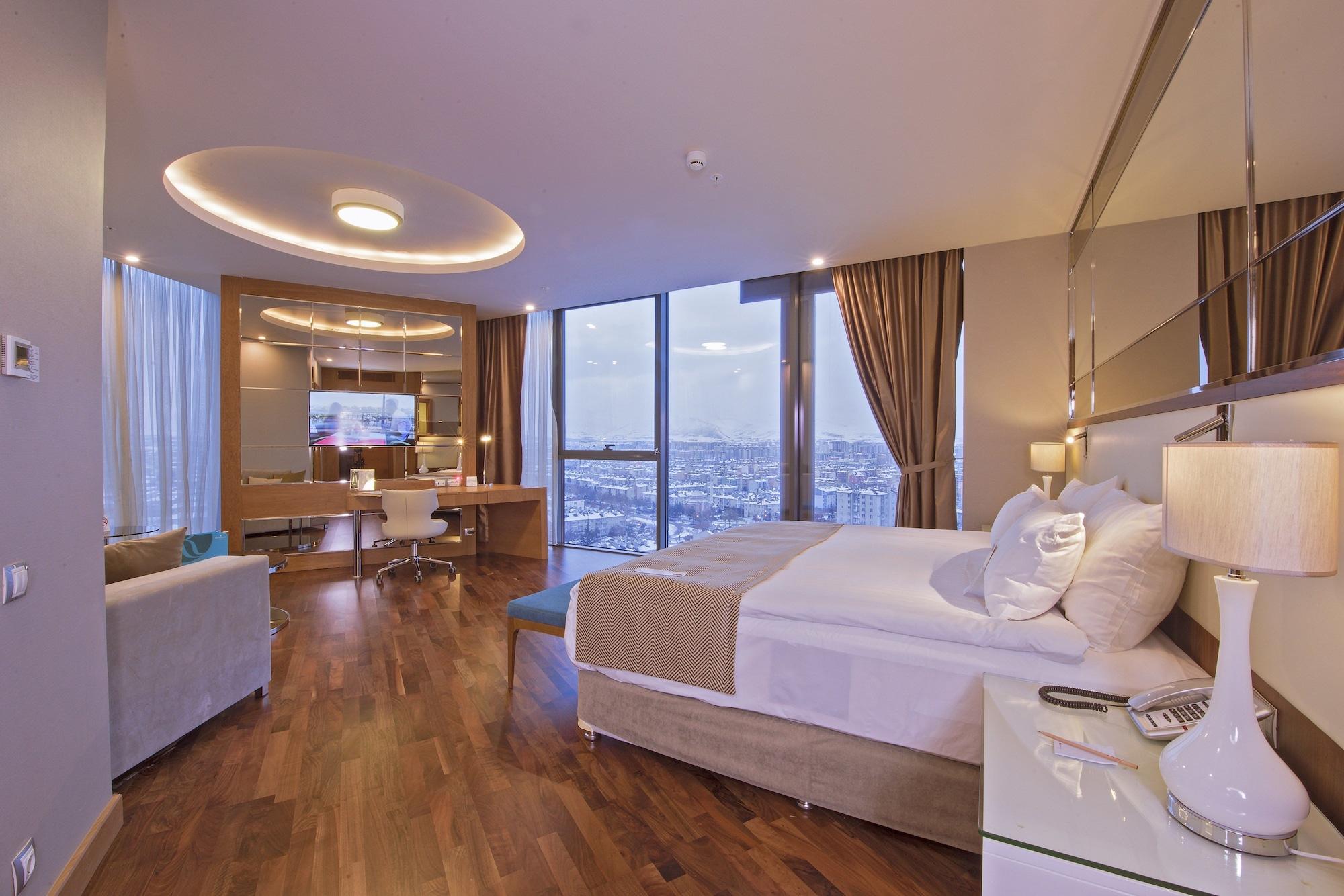 Ramada Plaza By Wyndham 5*