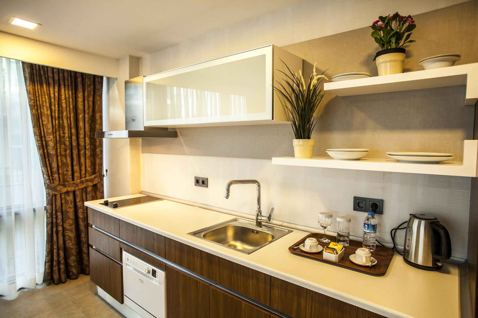 Liv Hotel 4*