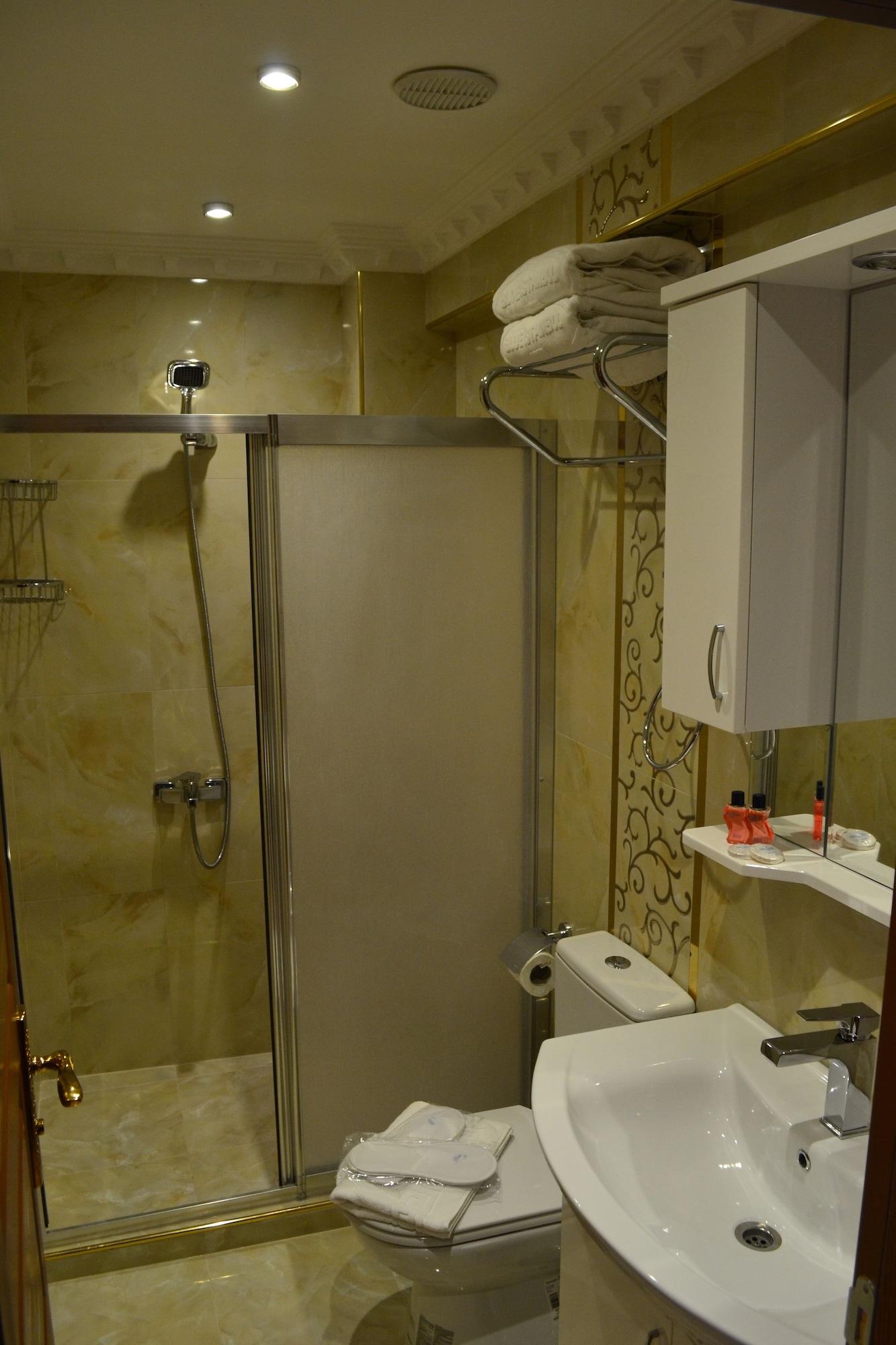 Blue Taksim 3*
