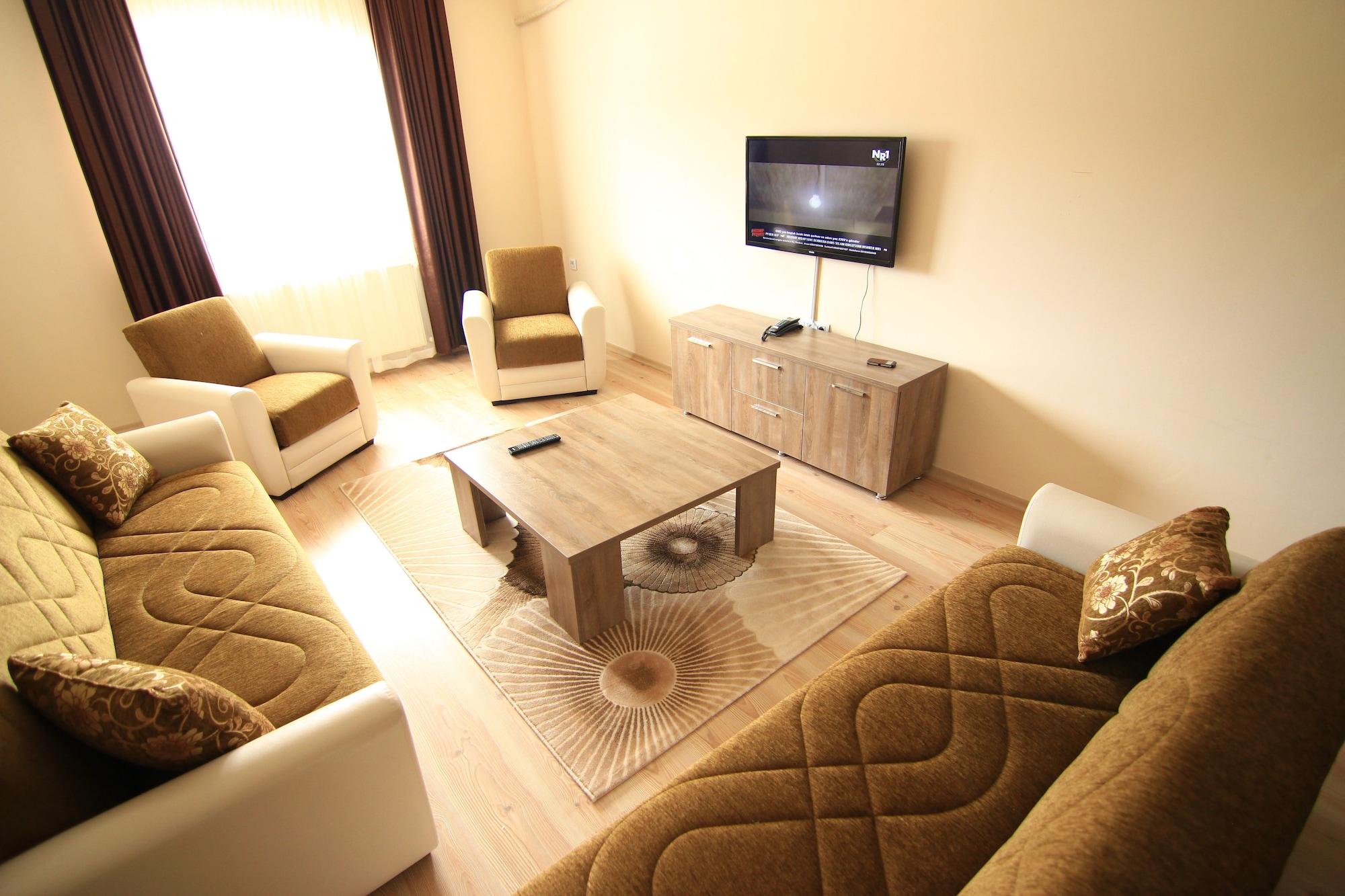 Royal Life Aparthotel 2*