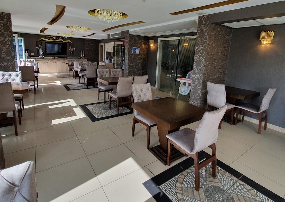 Hotel Fengo & 3*