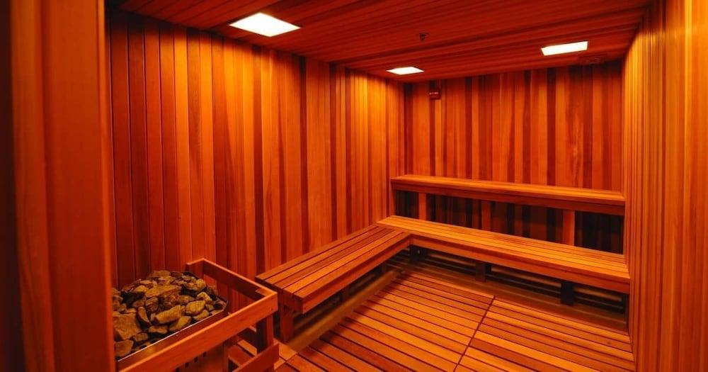 Hilton Garden Hotel 4*