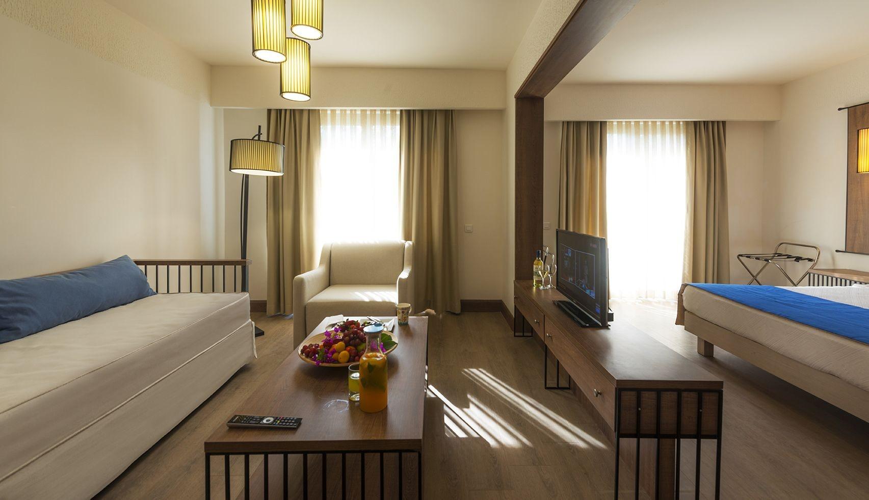 Liv By Bellazure Hotel 4*