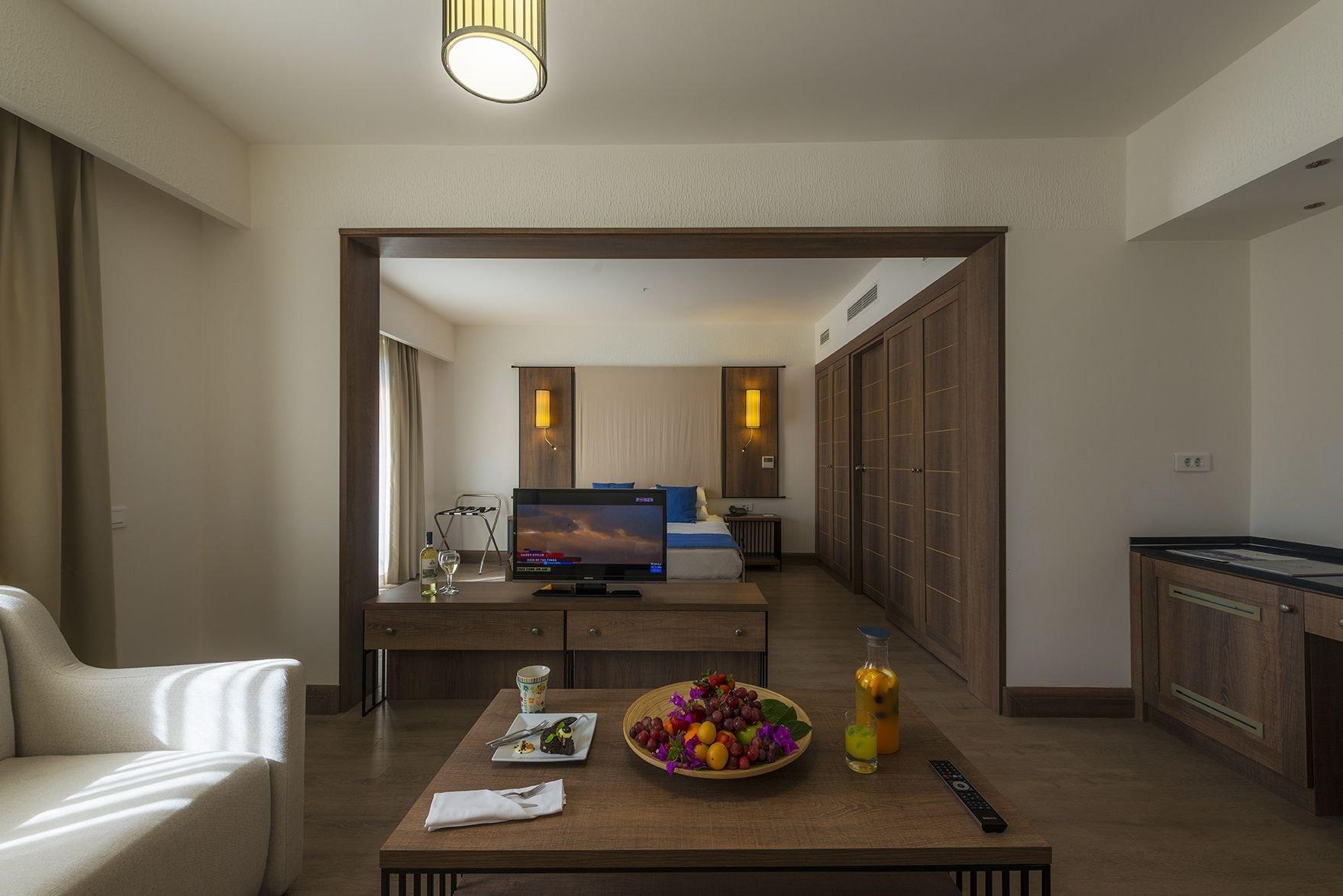 Hotel Liv By Bellazure 4*